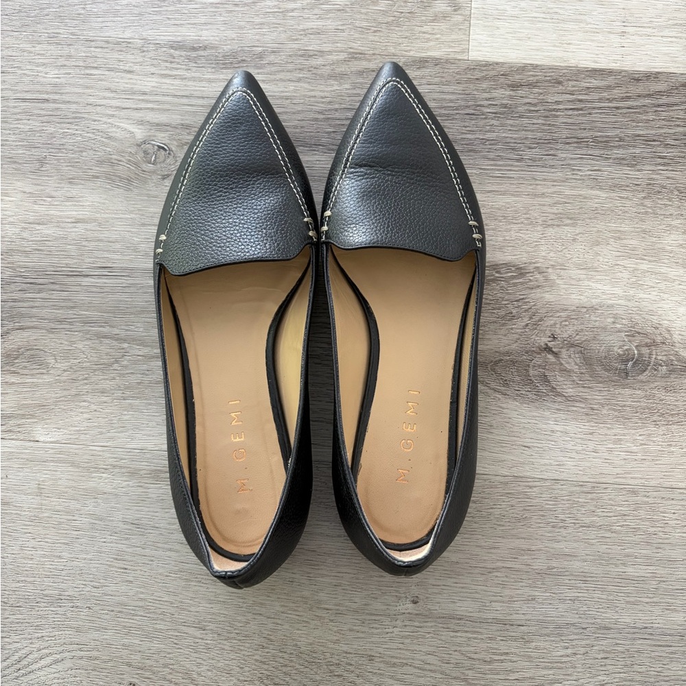 M. Gemi Black The Gia in black tumbled leather with white contrast stitching